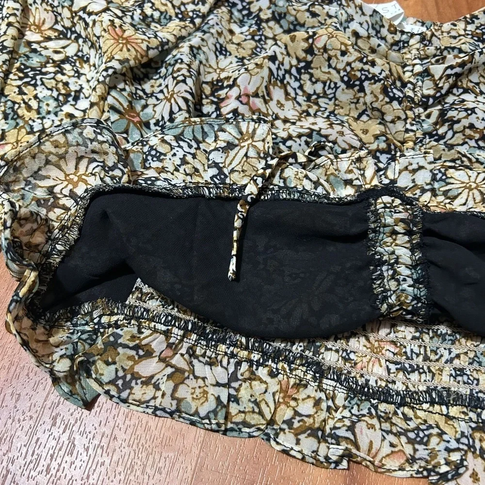 Astr Green and White‎ Puff Sleeve Blouse